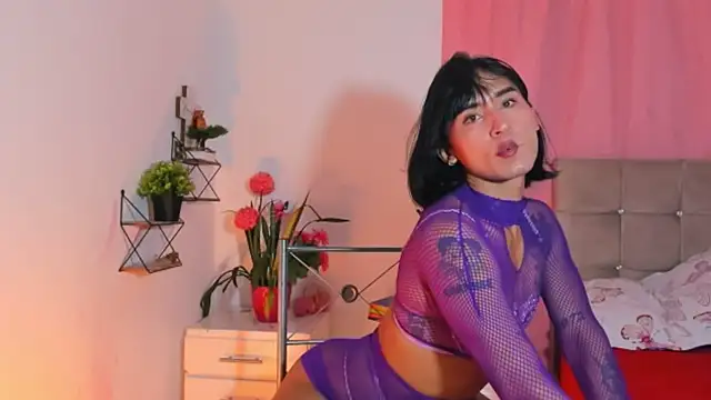 nahomi28  online show from November 15, 2025, 5:42 pm