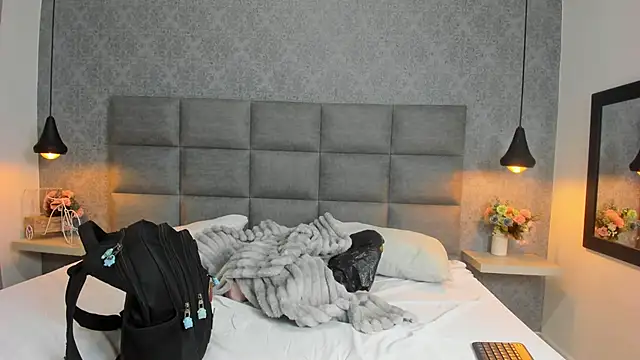 Snapshot of Luna_Bella3 chatting on November 13, 2025, 11:09 am Luna Bella3 online show from November 13, 2025, 11:09 am