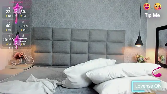 Snapshot of Luna_Bella3 chatting on December 14, 2025, 9:58 am Luna Bella3 online show from December 14, 2025, 9:58 am