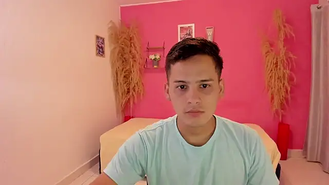 elmasmas01 online show from November 13, 2025, 11:47 pm