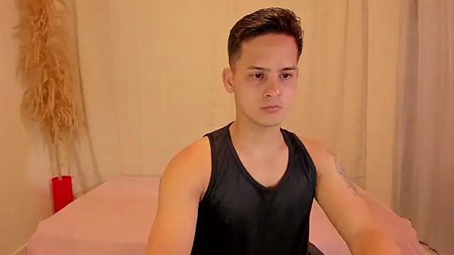 elmasmas01 online show from December 19, 2025, 1:07 pm