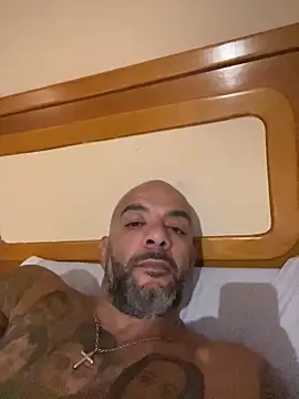 Snapshot of latino2211 chatting on October 26, 2025, 12:38 am latino2211 online show from October 26, 2025, 12:38 am