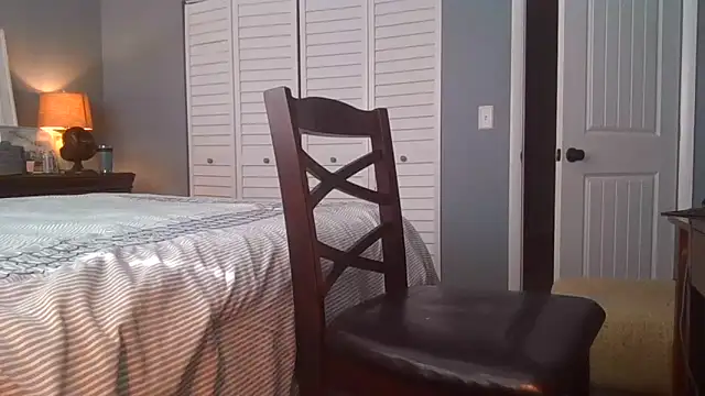 Hooshung mvers8 online show from November 6, 2025, 7:04 pm