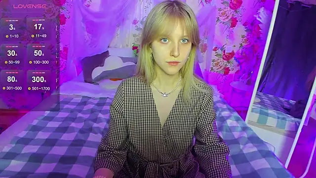 KissChristie   online show from November 12, 2025, 6:08 pm