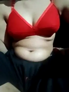 Hotqueen 103 online show from November 12, 2025, 3:23 pm