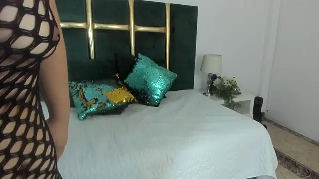 Snapshot of SeleniHot chatting on October 29, 2025, 1:35 pm SeleniHot online show from October 29, 2025, 1:35 pm