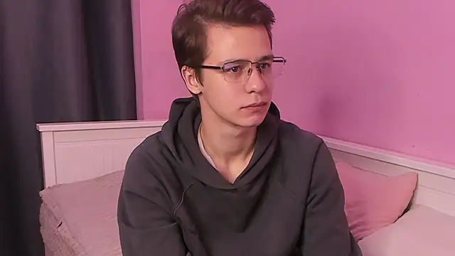 Snapshot of NuvyLace chatting on October 28, 2025, 1:47 pm NuvyLace online show from October 28, 2025, 1:47 pm