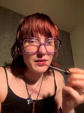 Snapshot of NiffyNoon chatting on December 3, 2025, 8:18 pm NiffyNoon online show from December 3, 2025, 8:18 pm