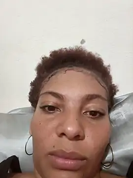 leona sumiza online show from November 19, 2025, 3:06 am