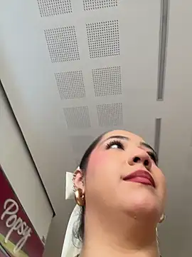 Hannahpradaa  online show from November 24, 2025, 8:52 pm