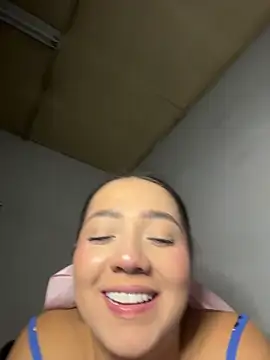 Hannahpradaa  online show from December 17, 2025, 11:33 pm