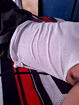 Snapshot of sanz957 chatting on December 14, 2025, 11:42 pm sanz957 online show from December 14, 2025, 11:42 pm