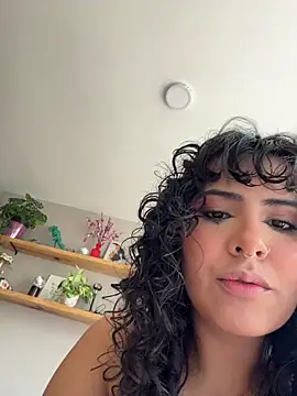 Snapshot of SugarTroubl33 chatting on November 22, 2025, 1:43 pm SugarTroubl33 online show from November 22, 2025, 1:43 pm