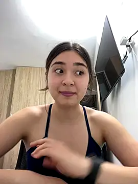 Valentina ro online show from December 16, 2025, 2:38 am