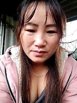 Snapshot of emini-xx chatting on November 4, 2025, 1:05 am emini-xx online show from November 4, 2025, 1:05 am