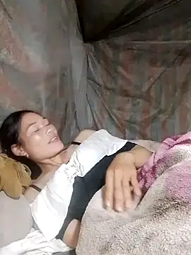 Snapshot of doggy-00 chatting on November 5, 2025, 1:33 pm doggy-00 online show from November 5, 2025, 1:33 pm