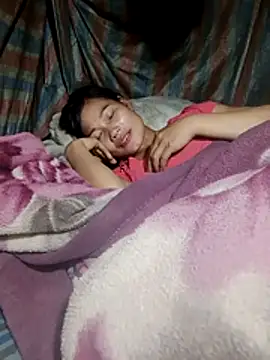 Snapshot of doggy-00 chatting on November 6, 2025, 1:45 pm doggy-00 online show from November 6, 2025, 1:45 pm