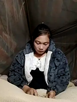 Snapshot of doggy-00 chatting on November 27, 2025, 8:00 pm doggy-00 online show from November 27, 2025, 8:00 pm