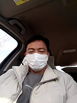 yin19801100 online show from November 18, 2025, 3:34 am