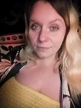 Snapshot of Lana-murr chatting on October 31, 2025, 7:15 pm Lana-murr online show from October 31, 2025, 7:15 pm