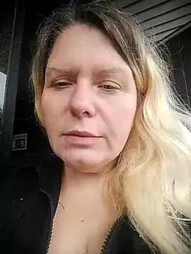 Snapshot of Lana-murr chatting on November 9, 2025, 6:44 am Lana-murr online show from November 9, 2025, 6:44 am