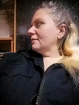 Snapshot of Lana-murr chatting on November 13, 2025, 7:02 pm Lana-murr online show from November 13, 2025, 7:02 pm