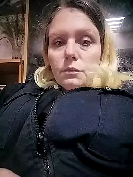 Snapshot of Lana-murr chatting on December 3, 2025, 7:34 pm Lana-murr online show from December 3, 2025, 7:34 pm