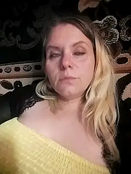 Snapshot of Lana-murr chatting on December 4, 2025, 8:01 am Lana-murr online show from December 4, 2025, 8:01 am