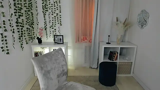 Snapshot of Evanessa_Johns chatting on December 3, 2025, 10:35 am Evanessa Johns online show from December 3, 2025, 10:35 am