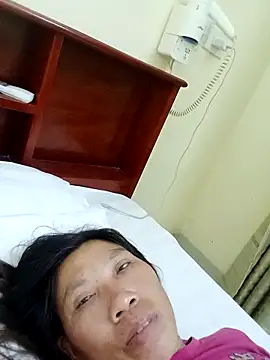 Snapshot of bella-la chatting on November 17, 2025, 2:23 pm bella-la online show from November 17, 2025, 2:23 pm