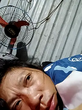 Snapshot of bella-la chatting on November 26, 2025, 8:32 pm bella-la online show from November 26, 2025, 8:32 pm