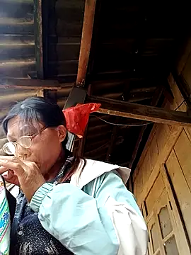 Snapshot of bella-la chatting on November 27, 2025, 8:38 am bella-la online show from November 27, 2025, 8:38 am