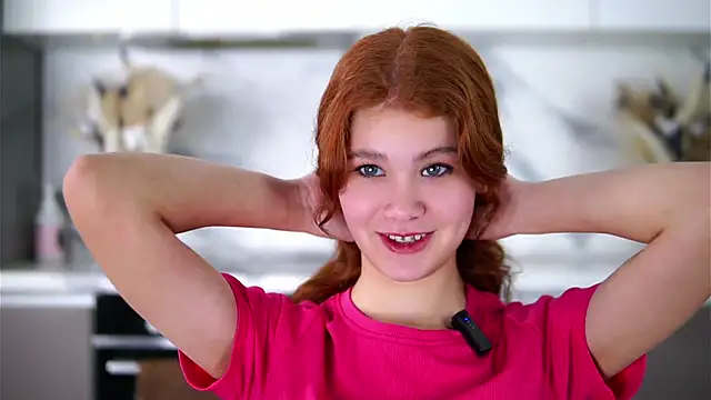 Snapshot of YettaCalabria chatting on November 17, 2025, 12:11 pm YettaCalabria online show from November 17, 2025, 12:11 pm