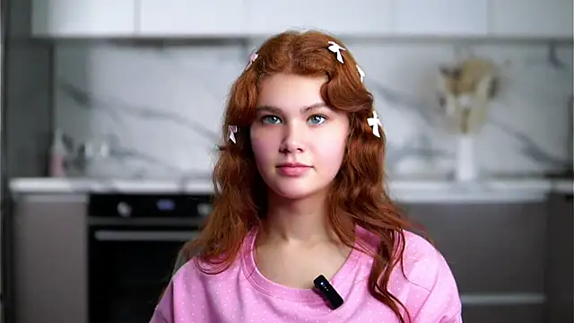 Snapshot of YettaCalabria chatting on November 18, 2025, 12:42 pm YettaCalabria online show from November 18, 2025, 12:42 pm