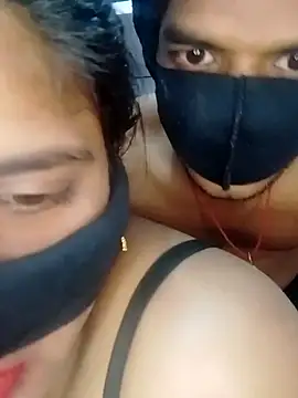 Snapshot of hot_couple_000 chatting on December 5, 2025, 1:42 pm hot couple 000 online show from December 5, 2025, 1:42 pm