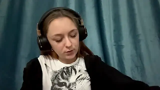 Snapshot of HOTBellakle chatting on November 17, 2025, 4:35 pm HOTBellakle online show from November 17, 2025, 4:35 pm