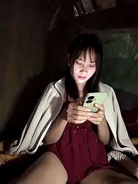 Snapshot of Em_xinh01 chatting on November 4, 2025, 2:10 am Em xinh01 online show from November 4, 2025, 2:10 am