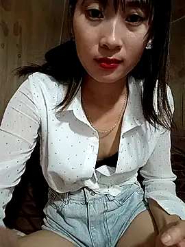 Snapshot of Em_xinh01 chatting on November 12, 2025, 5:24 pm Em xinh01 online show from November 12, 2025, 5:24 pm