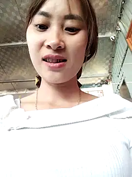 Snapshot of Em_xinh01 chatting on November 27, 2025, 6:15 am Em xinh01 online show from November 27, 2025, 6:15 am