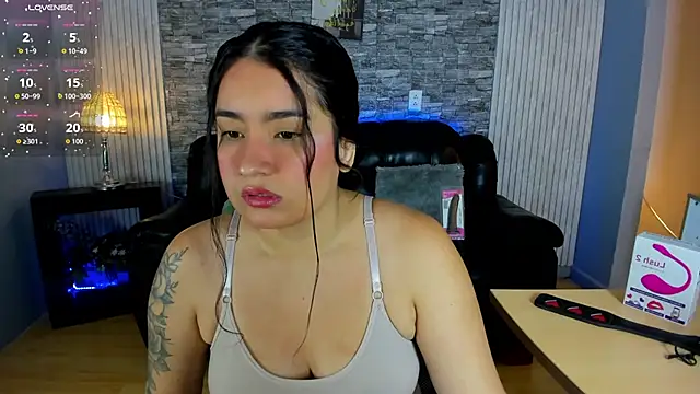 Amber Smitt19 online show from December 17, 2025, 12:44 pm