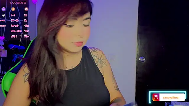Snapshot of Hinatta-Tatto1 chatting on November 4, 2025, 1:43 pm Hinatta-Tatto1 online show from November 4, 2025, 1:43 pm