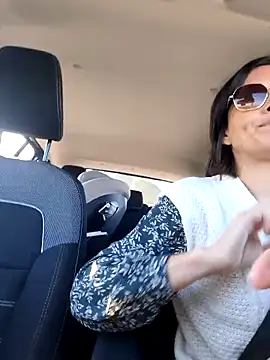 Piediniecollant online show from November 6, 2025, 11:00 am