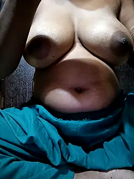 Snapshot of Liza0103 chatting on November 16, 2025, 5:18 pm Liza0103 online show from November 16, 2025, 5:18 pm