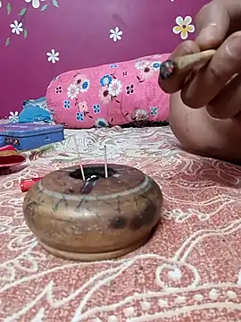 Snapshot of Laal_Parilove chatting on November 1, 2025, 8:22 pm Laal Parilove online show from November 1, 2025, 8:22 pm