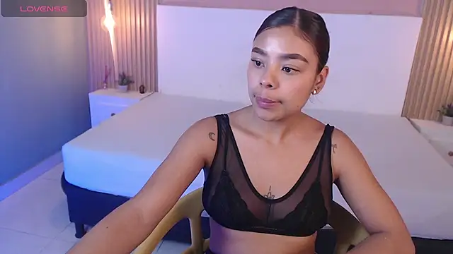 Snapshot of SoffiaDams2 chatting on November 23, 2025, 11:54 am SoffiaDams2 online show from November 23, 2025, 11:54 am