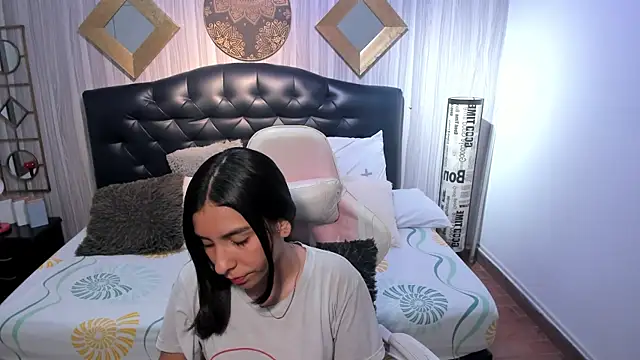 shirley sweet  online show from November 5, 2025, 8:53 pm