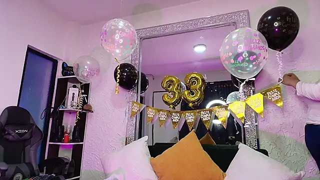 Natasha Amber online show from December 4, 2025, 1:42 pm