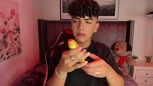 Niick Twiink online show from December 5, 2025, 7:54 pm