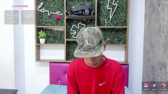 Snapshot of Max_Steell chatting on October 29, 2025, 12:35 am Max Steell online show from October 29, 2025, 12:35 am