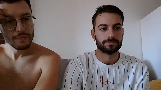 Snapshot of Amicisegreti2 chatting on November 2, 2025, 9:55 am Amicisegreti2 online show from November 2, 2025, 9:55 am